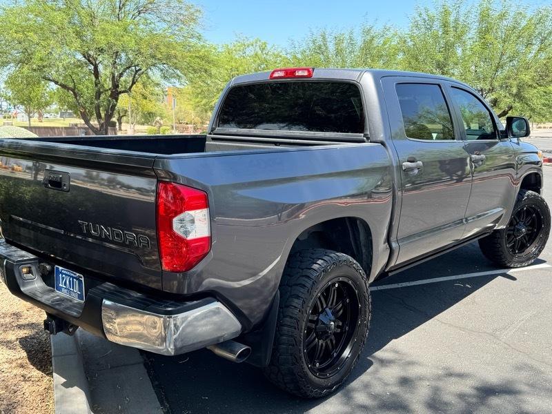 Toyota Tundra SR5 5.7L V8 FFV CrewMax 4WD 2017