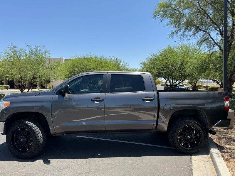 Toyota Tundra SR5 5.7L V8 FFV CrewMax 4WD 2017