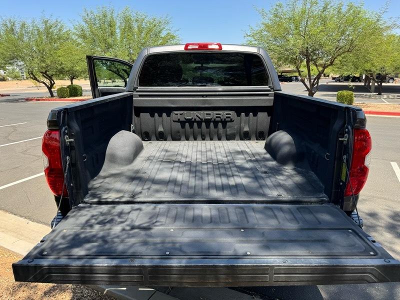 Toyota Tundra SR5 5.7L V8 FFV CrewMax 4WD 2017