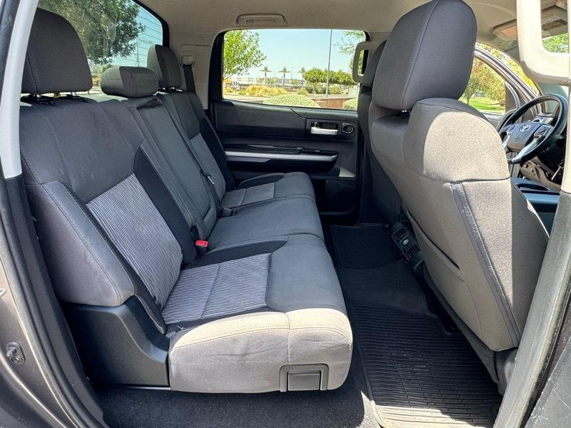 Toyota Tundra SR5 5.7L V8 FFV CrewMax 4WD 2017
