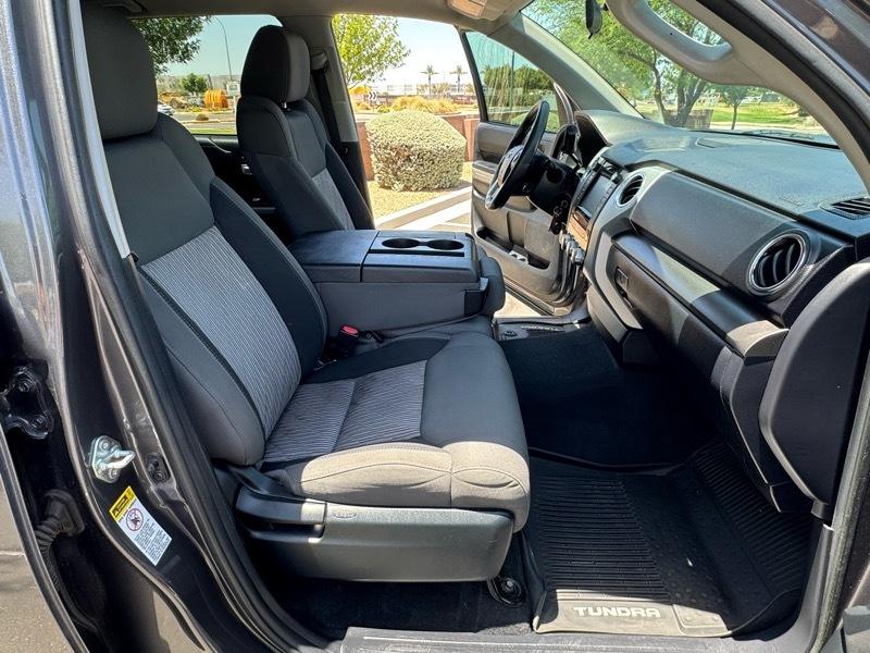 Toyota Tundra SR5 5.7L V8 FFV CrewMax 4WD 2017