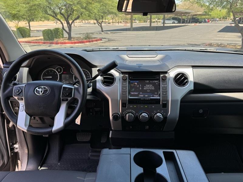 Toyota Tundra SR5 5.7L V8 FFV CrewMax 4WD 2017