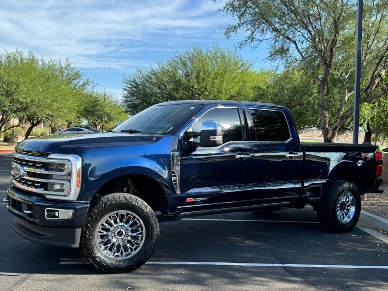 Ford F-350 SD Platinum Crew Cab 4WD 2023