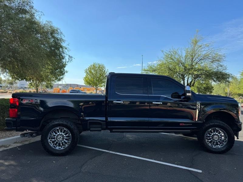 Ford F-350 SD Platinum Crew Cab 4WD 2023