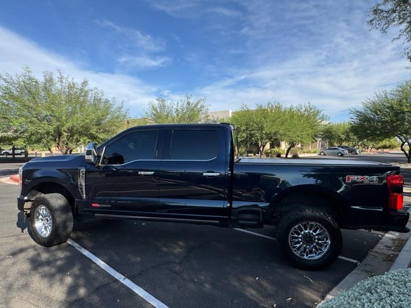 Ford F-350 SD Platinum Crew Cab 4WD 2023
