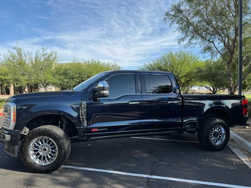 Ford F-350 SD Platinum Crew Cab 4WD 2023