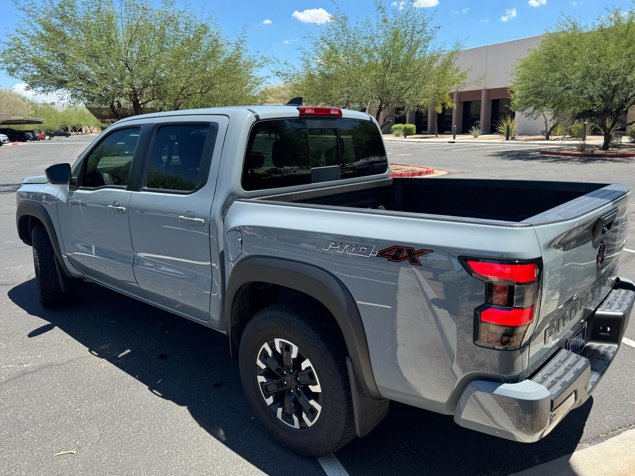 Nissan Frontier PRO-4X Crew Cab 4WD 2024