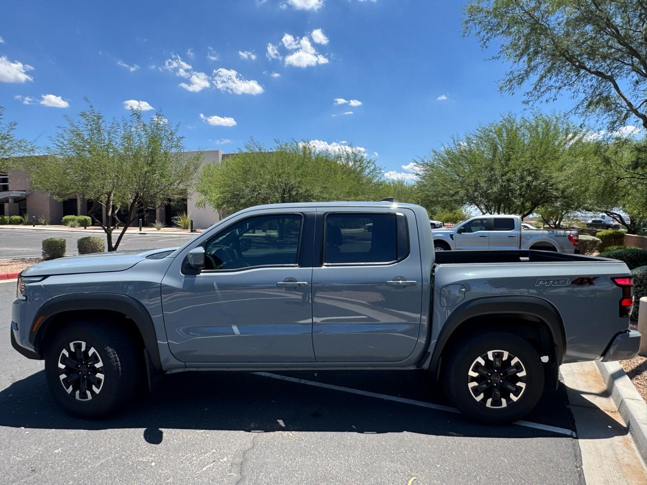 Nissan Frontier PRO-4X Crew Cab 4WD 2024
