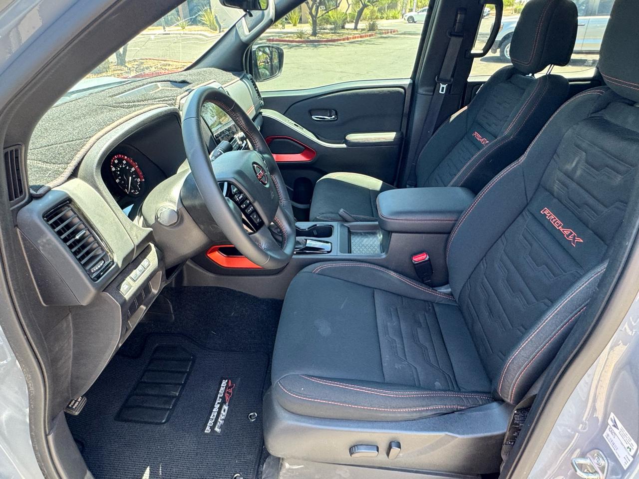 Nissan Frontier PRO-4X Crew Cab 4WD 2024