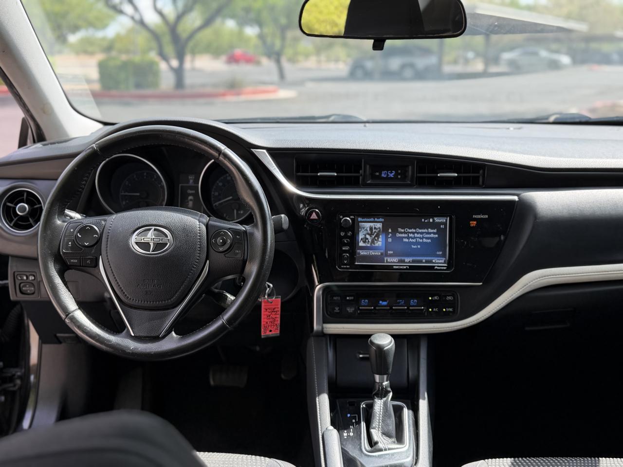 Scion iM 4D Hatchback 2016