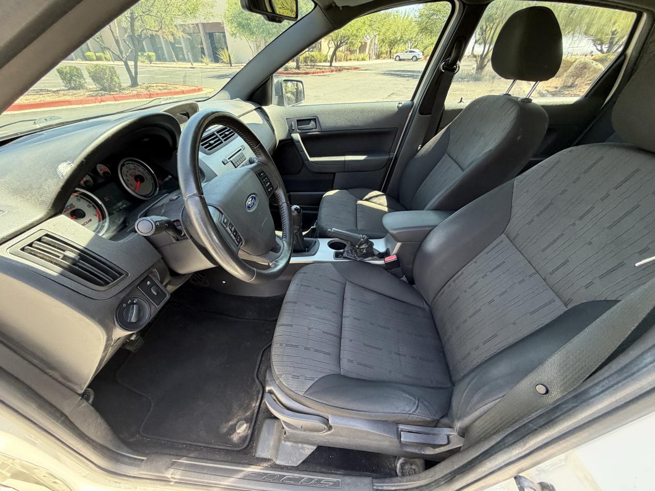 Ford Focus SE Sedan 2010