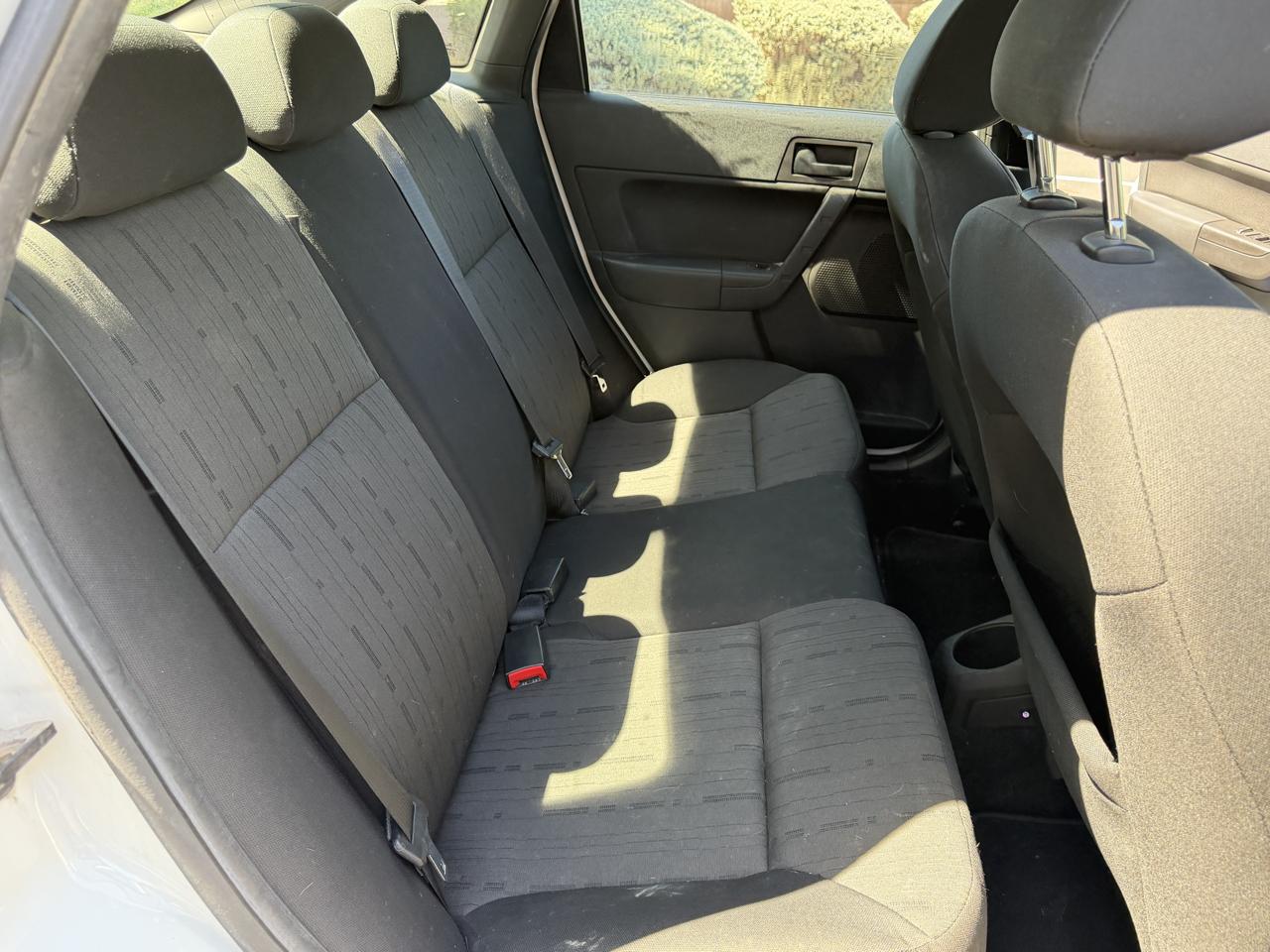 Ford Focus SE Sedan 2010