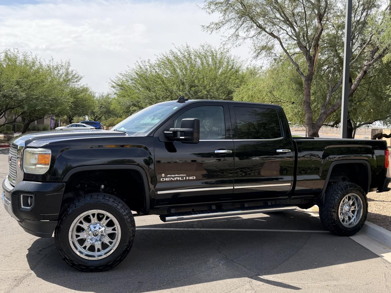 GMC Sierra 2500HD Denali Crew Cab 4WD 2015