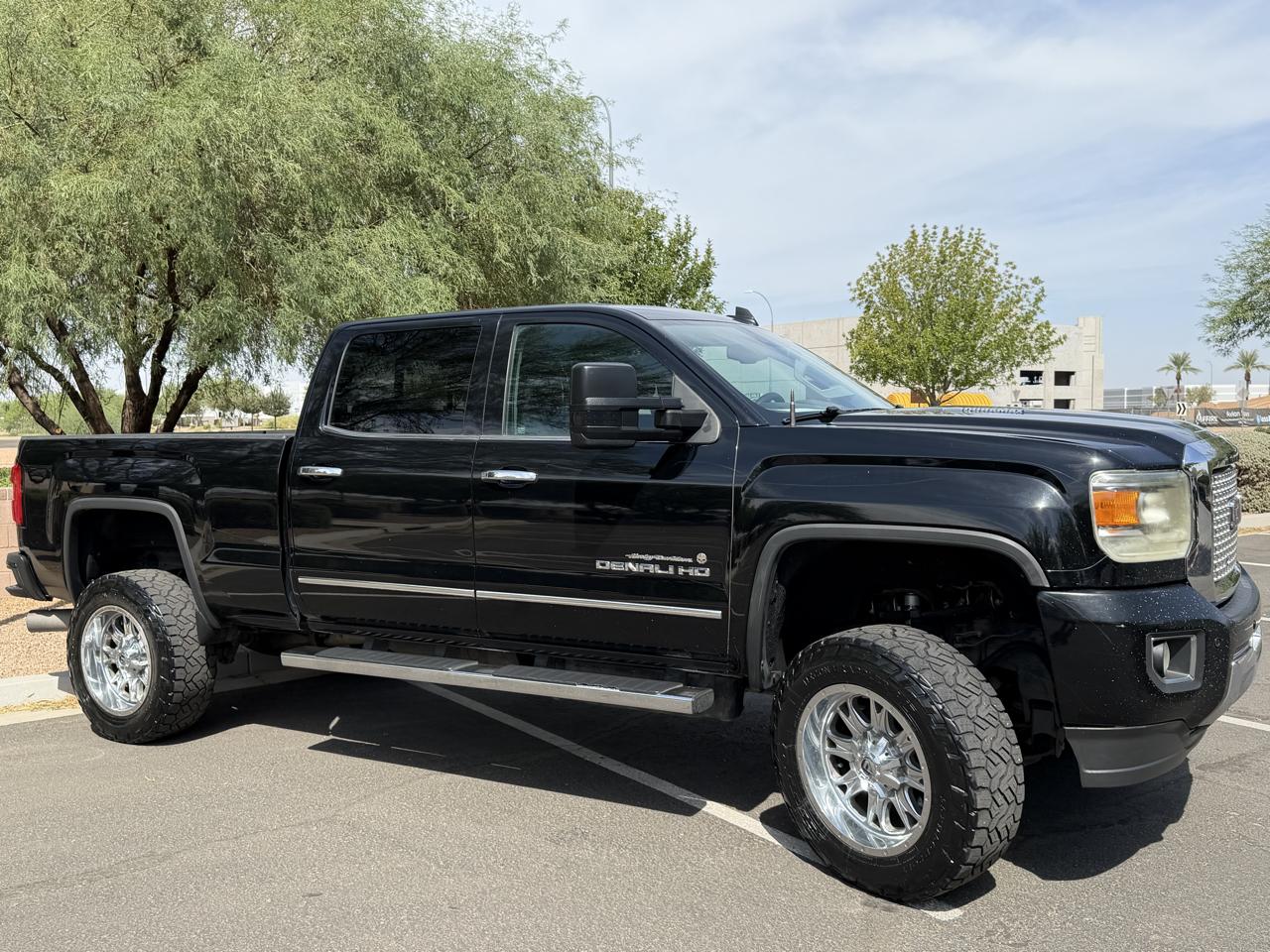 GMC Sierra 2500HD Denali Crew Cab 4WD 2015