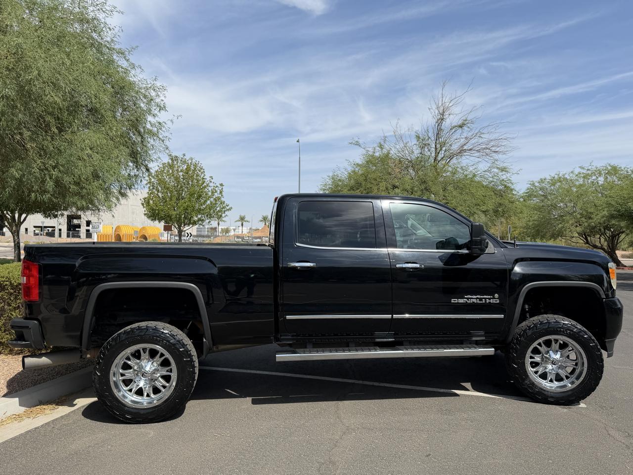 GMC Sierra 2500HD Denali Crew Cab 4WD 2015
