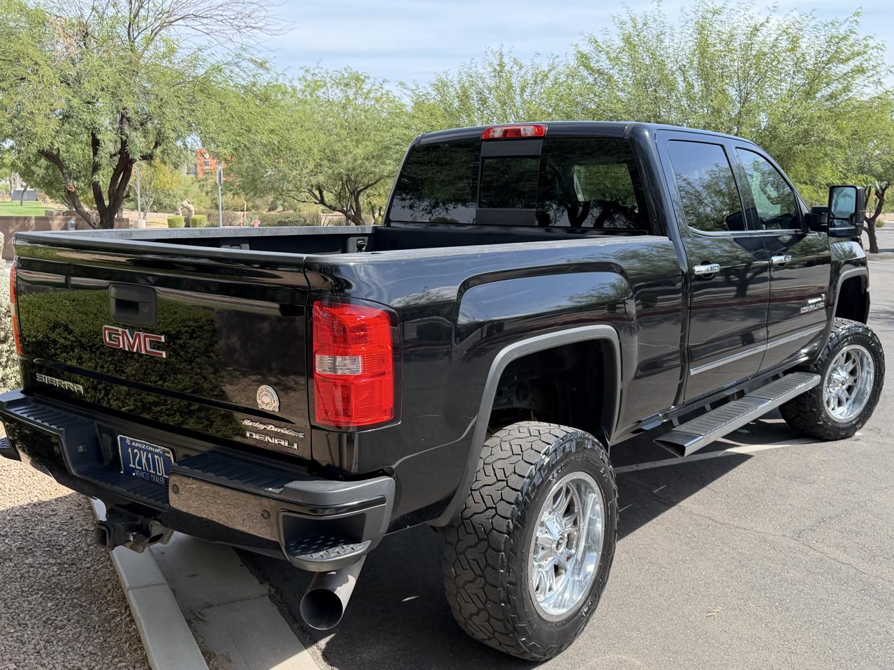 GMC Sierra 2500HD Denali Crew Cab 4WD 2015