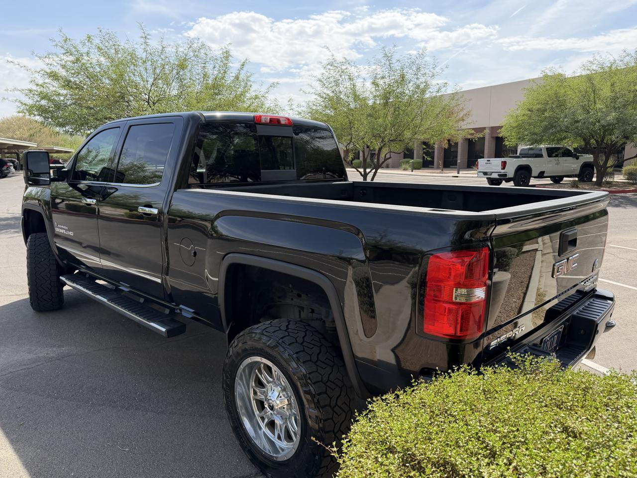 GMC Sierra 2500HD Denali Crew Cab 4WD 2015