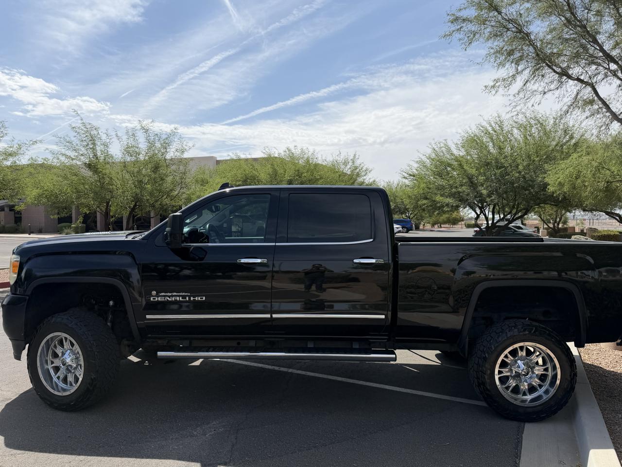 GMC Sierra 2500HD Denali Crew Cab 4WD 2015