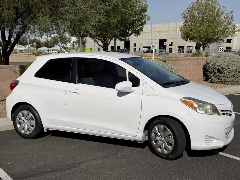 Toyota Yaris LE Hatchback 2014
