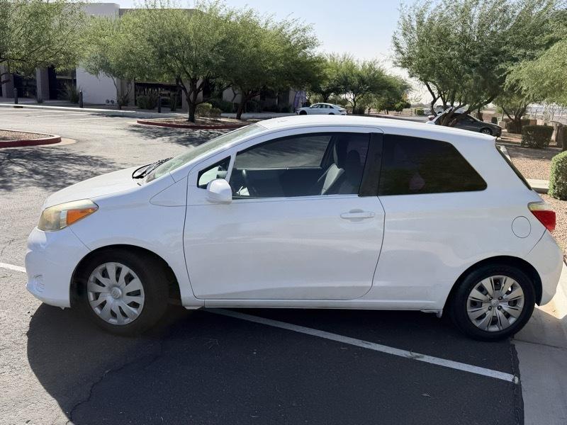Toyota Yaris LE Hatchback 2014