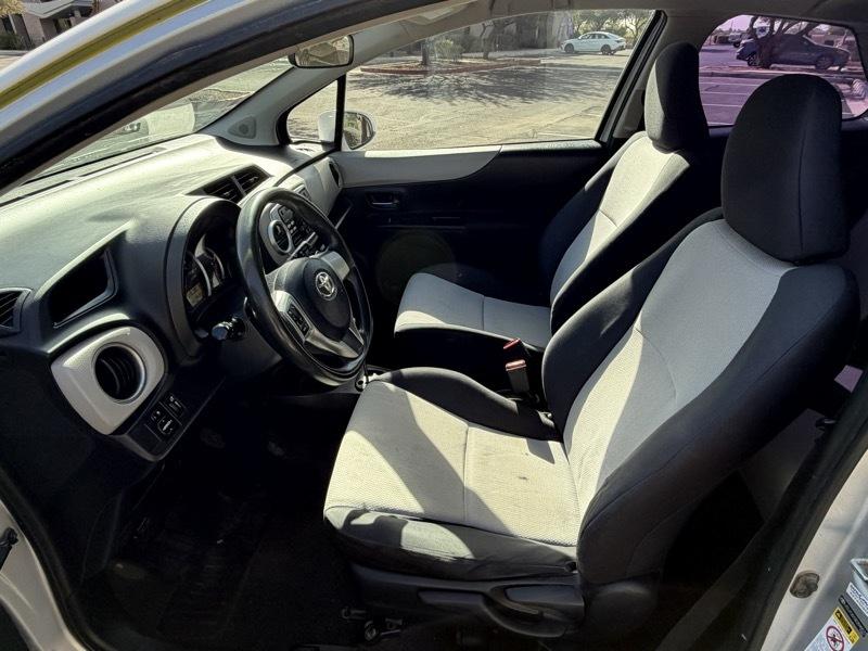 Toyota Yaris LE Hatchback 2014