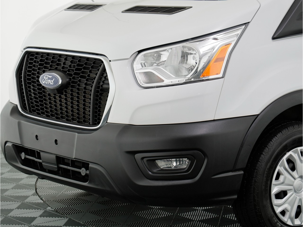 Ford Transit Cargo Van T-250 130" Low Rf 9070 GVWR RWD 2021