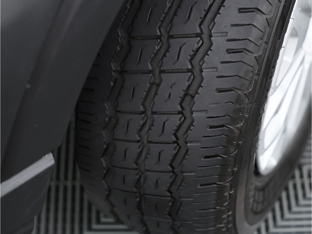 Ford Transit Cargo Van T-250 130" Low Rf 9070 GVWR RWD 2021