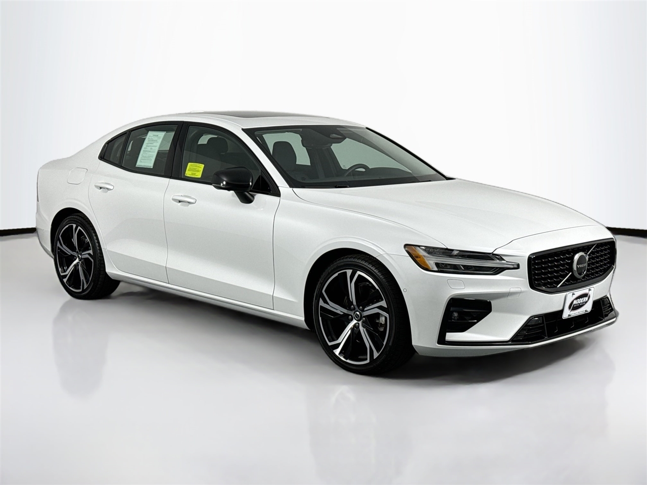 Volvo S60 B5 AWD Plus Dark Theme 2024