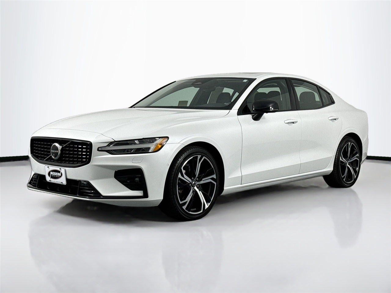 Volvo S60 B5 AWD Plus Dark Theme 2024