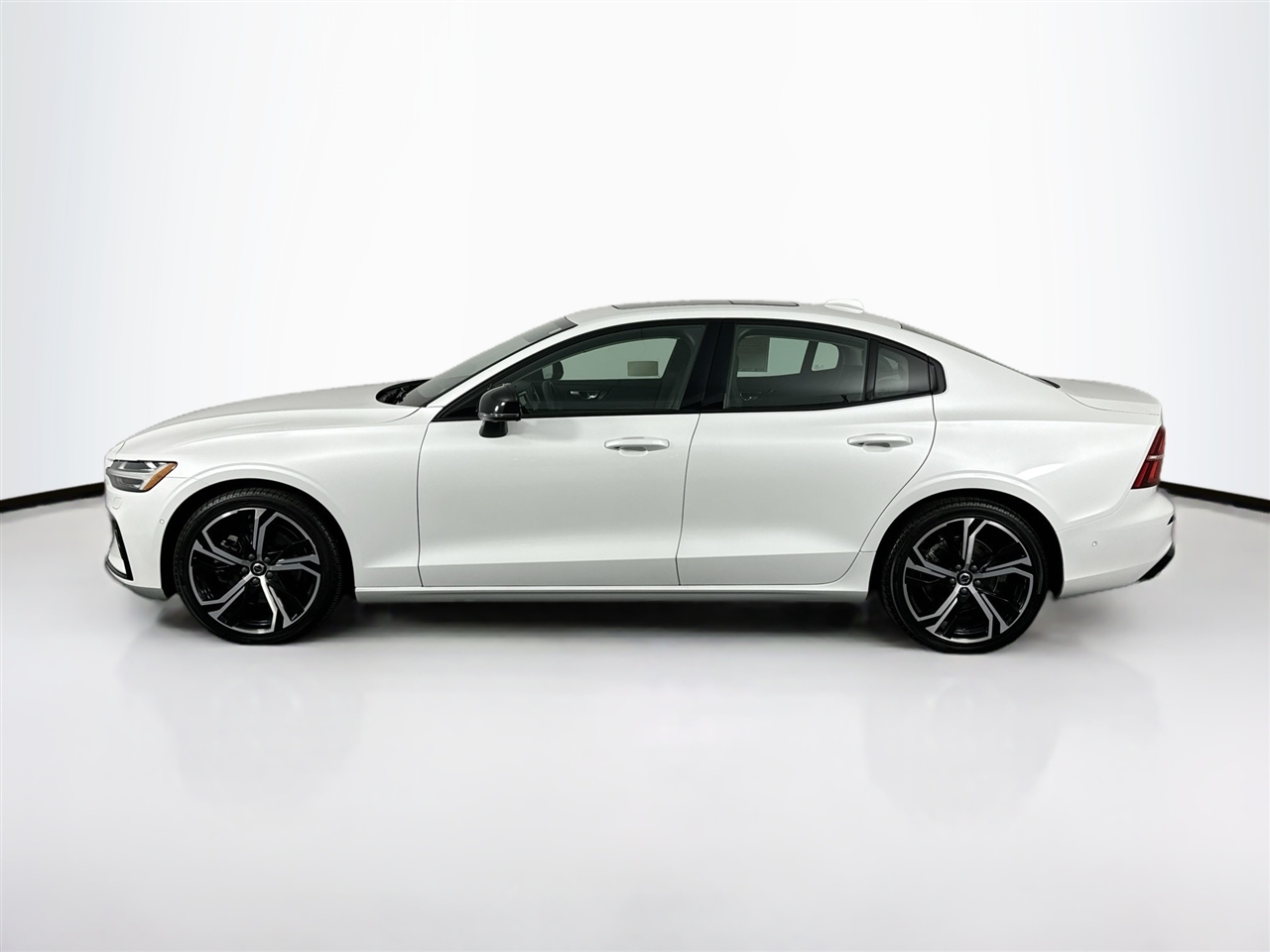 Volvo S60 B5 AWD Plus Dark Theme 2024