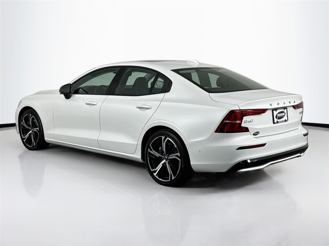 Volvo S60 B5 AWD Plus Dark Theme 2024