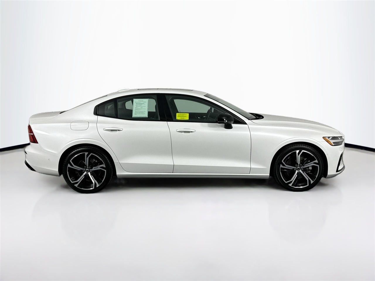 Volvo S60 B5 AWD Plus Dark Theme 2024