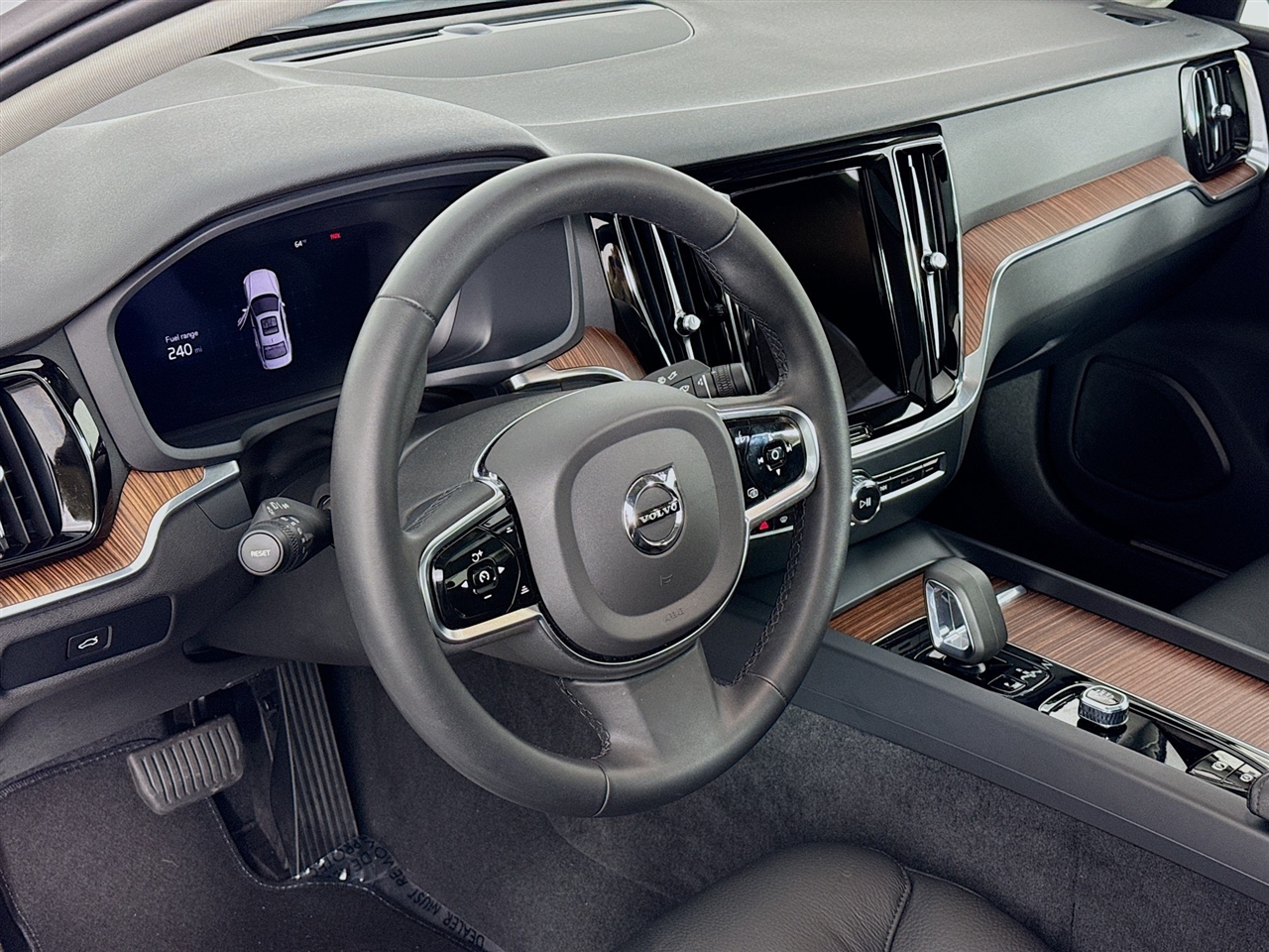 Volvo S60 B5 AWD Plus Dark Theme 2024