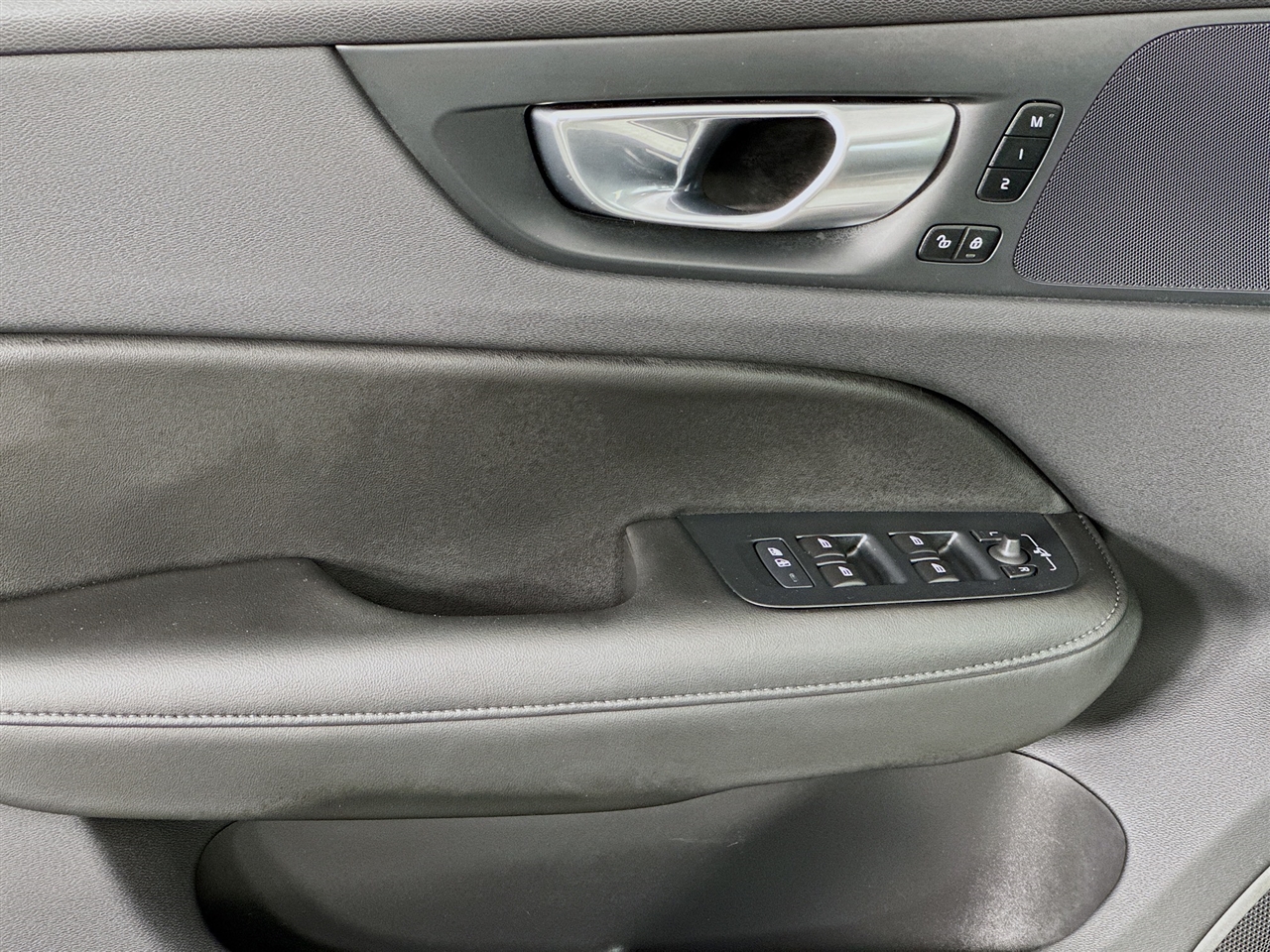 Volvo S60 B5 AWD Plus Dark Theme 2024