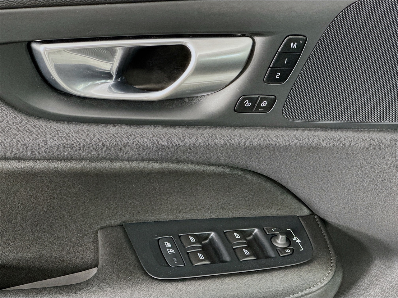 Volvo S60 B5 AWD Plus Dark Theme 2024