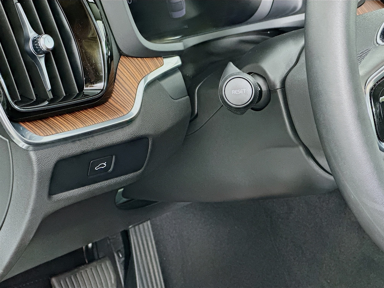 Volvo S60 B5 AWD Plus Dark Theme 2024