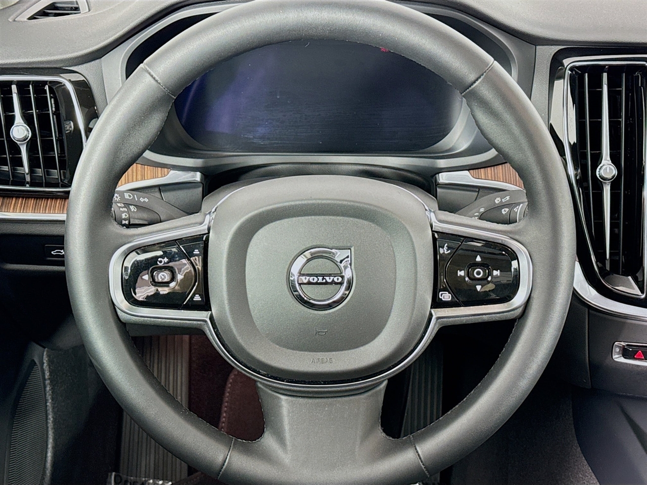 Volvo S60 B5 AWD Plus Dark Theme 2024