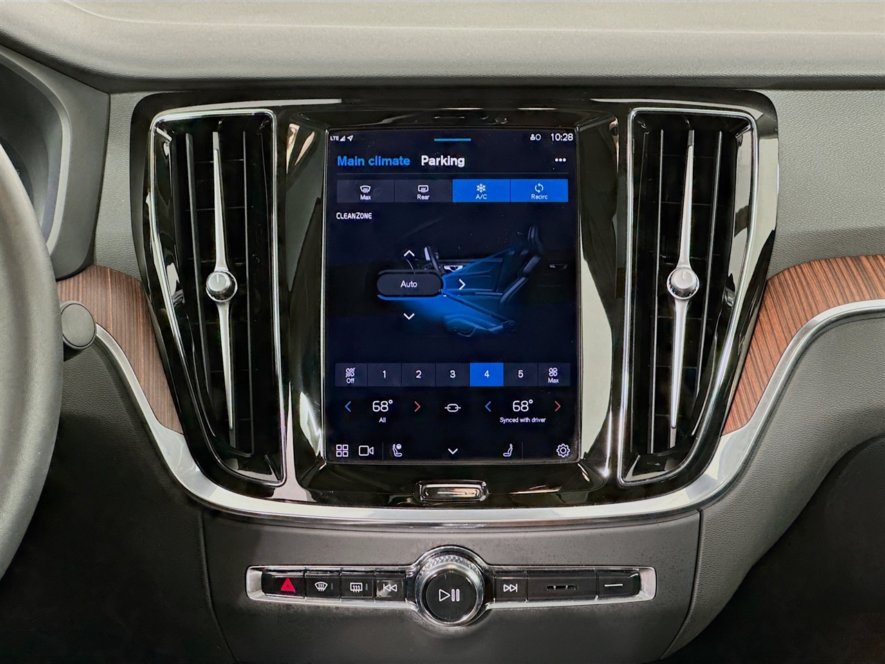 Volvo S60 B5 AWD Plus Dark Theme 2024