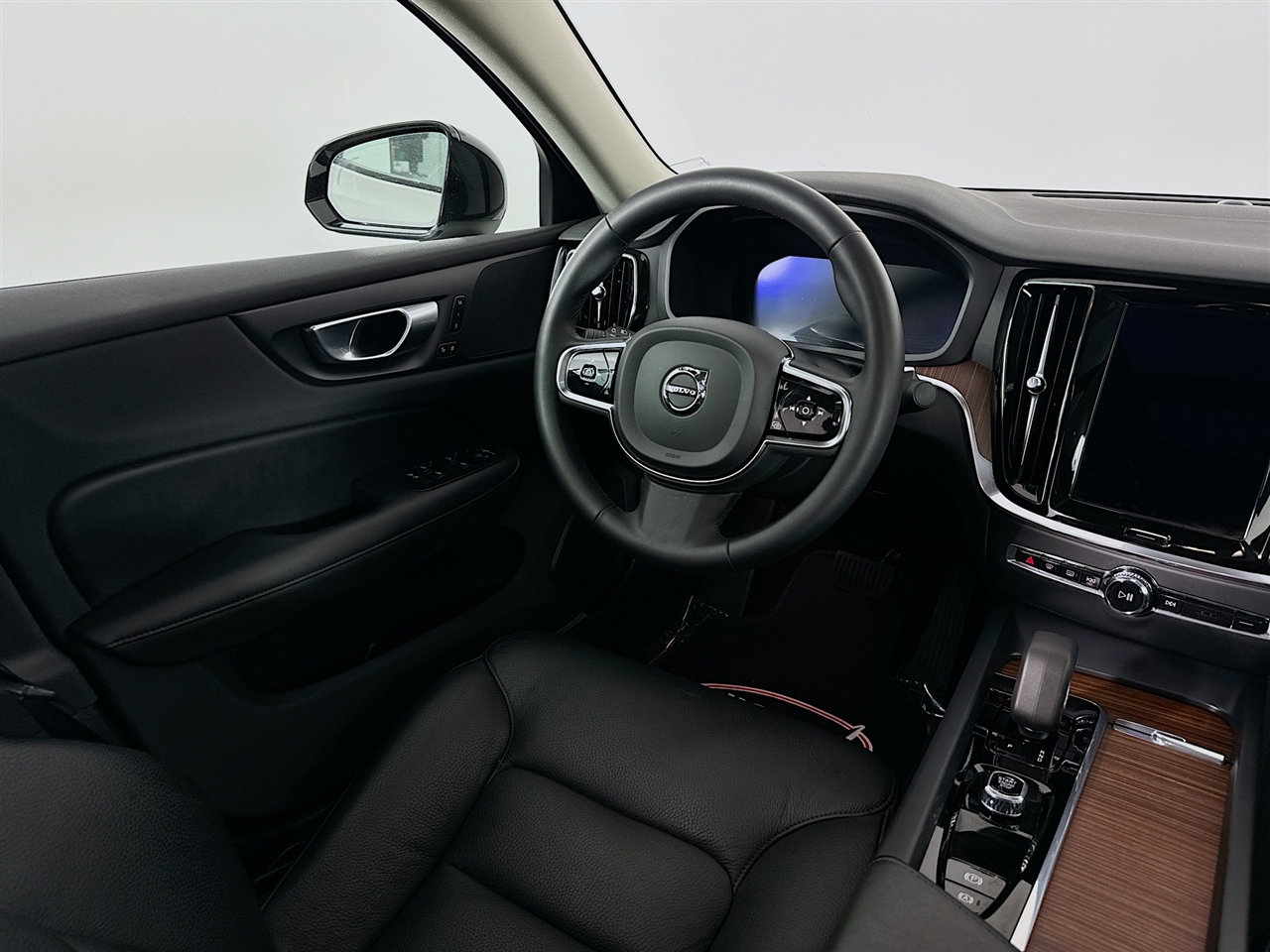 Volvo S60 B5 AWD Plus Dark Theme 2024