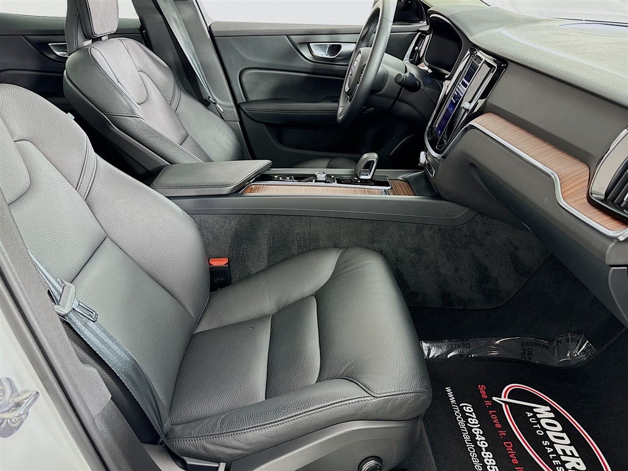 Volvo S60 B5 AWD Plus Dark Theme 2024