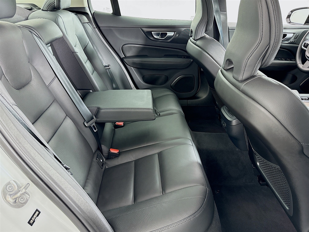 Volvo S60 B5 AWD Plus Dark Theme 2024