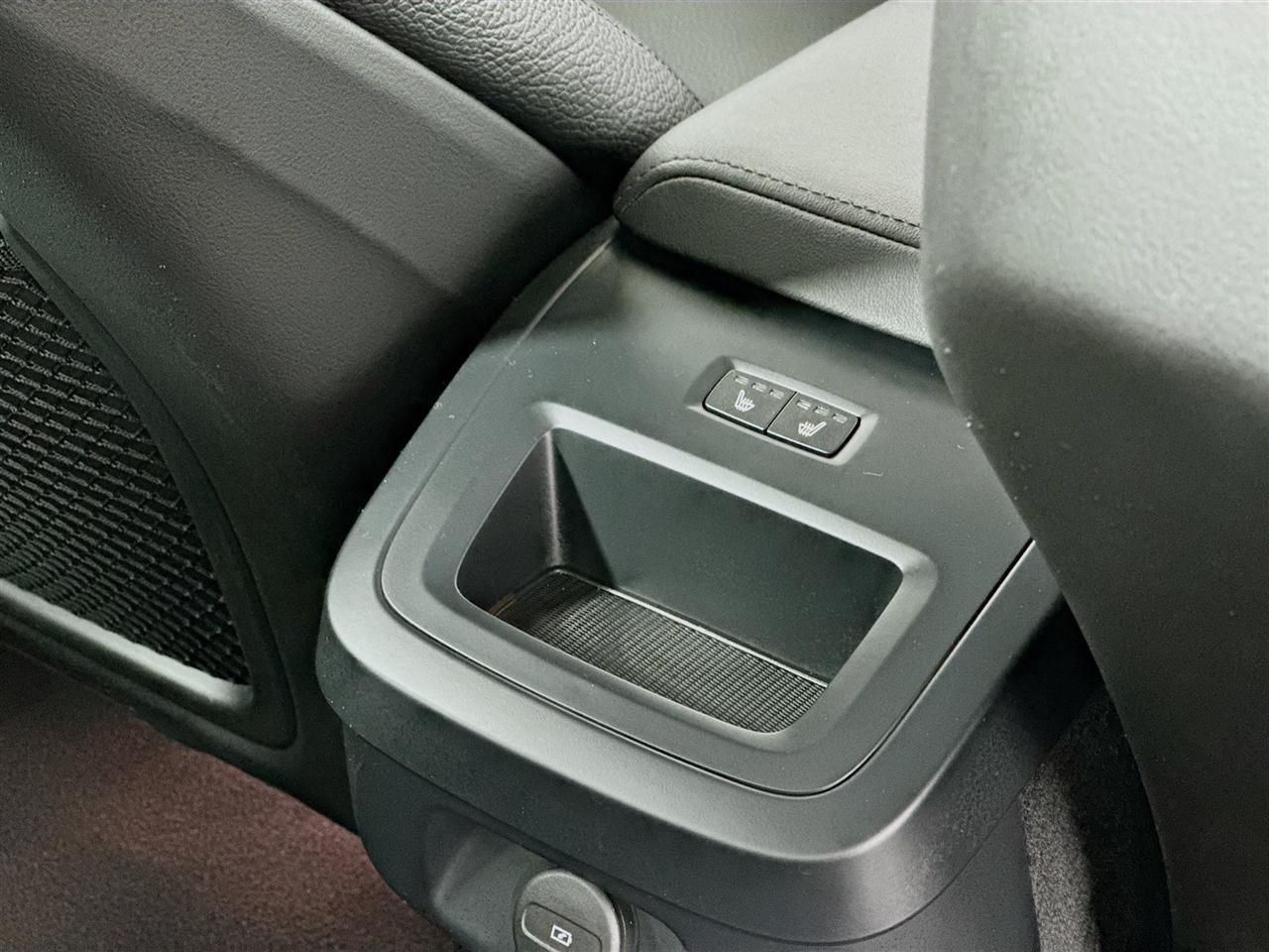 Volvo S60 B5 AWD Plus Dark Theme 2024