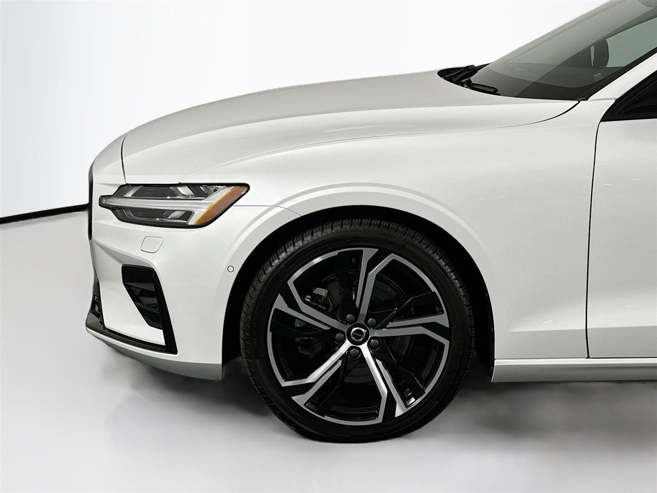 Volvo S60 B5 AWD Plus Dark Theme 2024