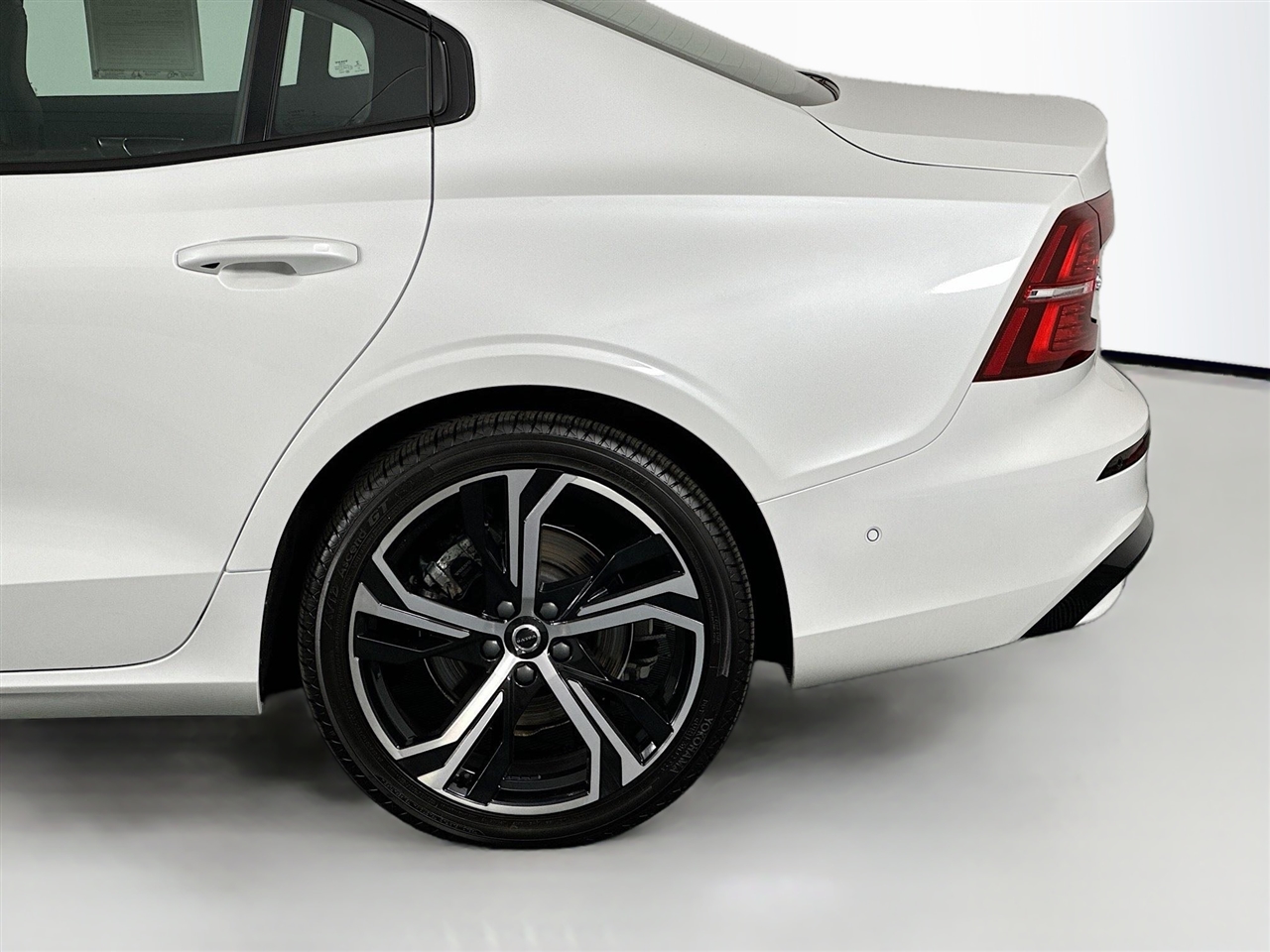 Volvo S60 B5 AWD Plus Dark Theme 2024