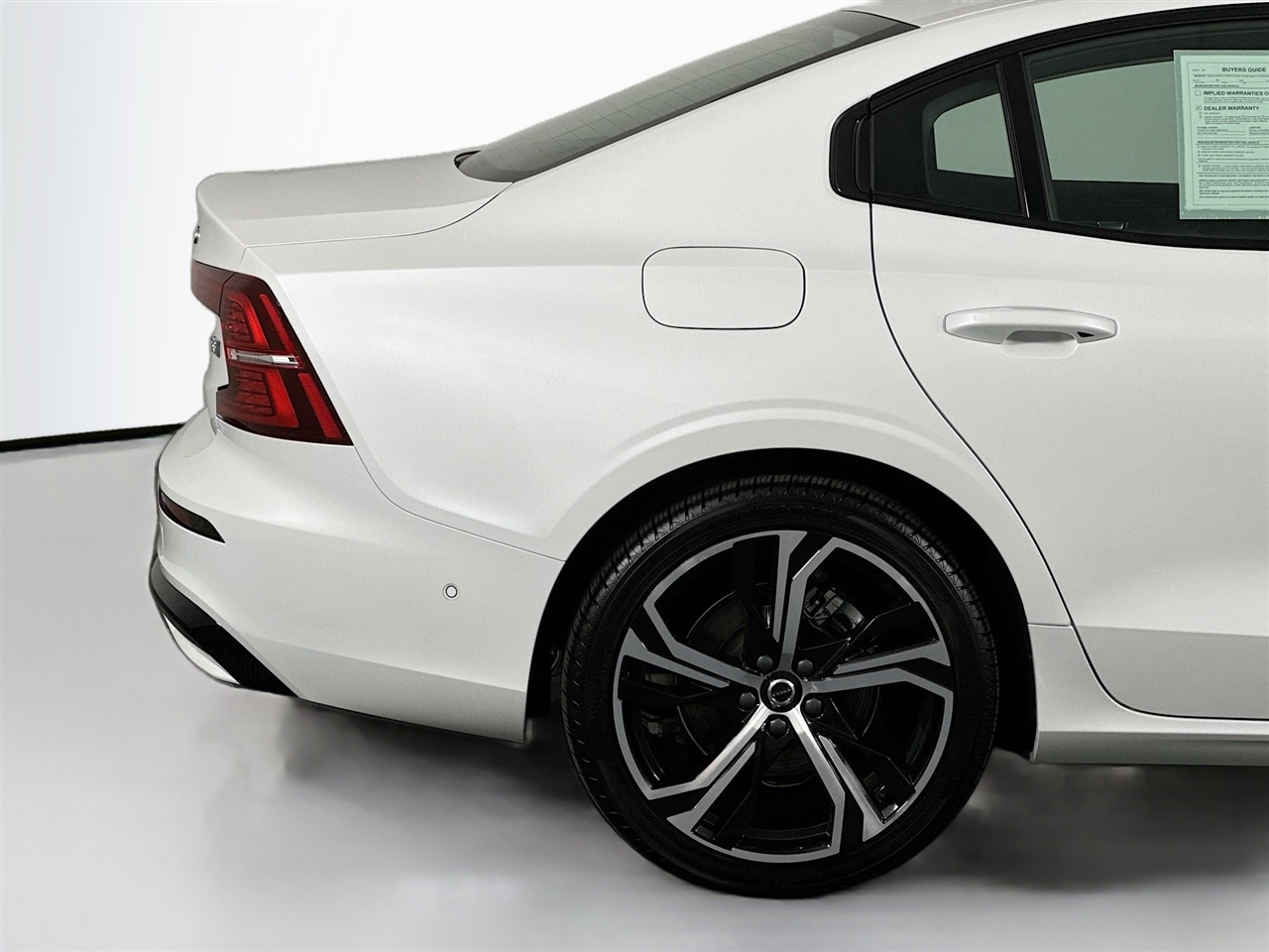 Volvo S60 B5 AWD Plus Dark Theme 2024