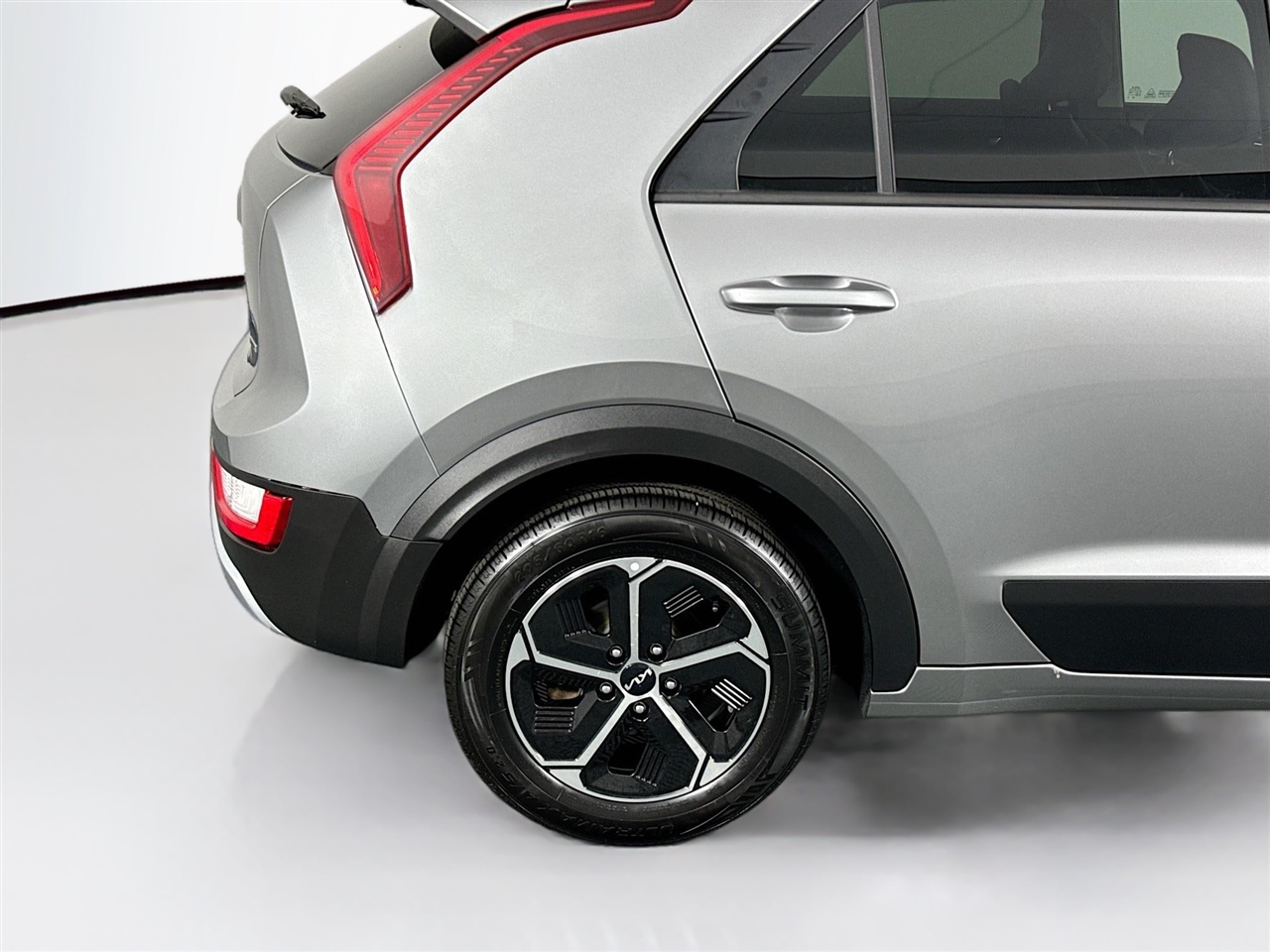 Kia Niro LX FWD 2023