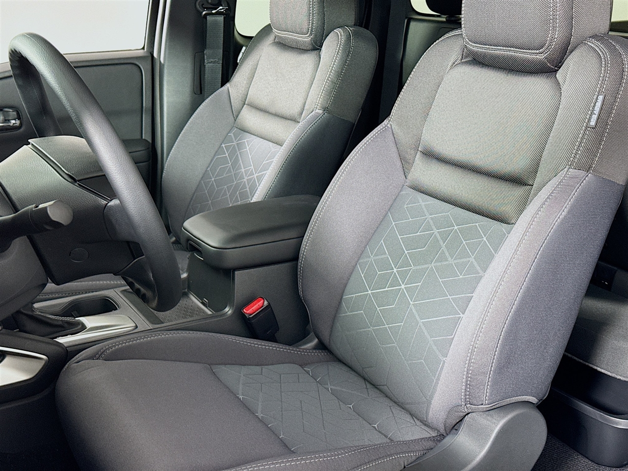 Nissan Frontier King Cab 4x4 SV 2025