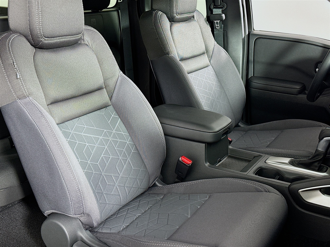 Nissan Frontier King Cab 4x4 SV 2025