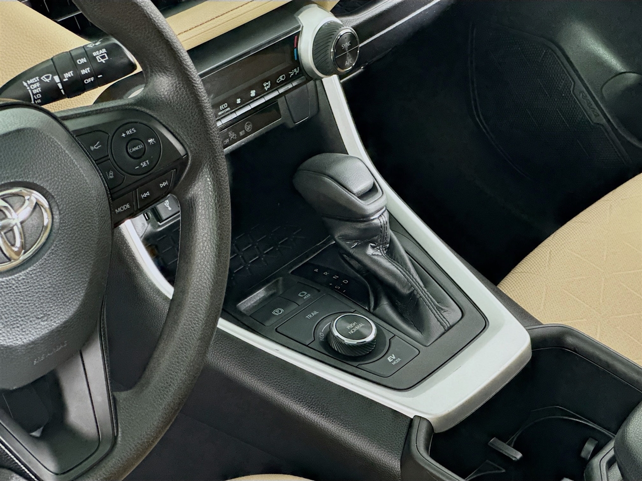 Toyota RAV4 Hybrid XLE AWD (Natl) 2022