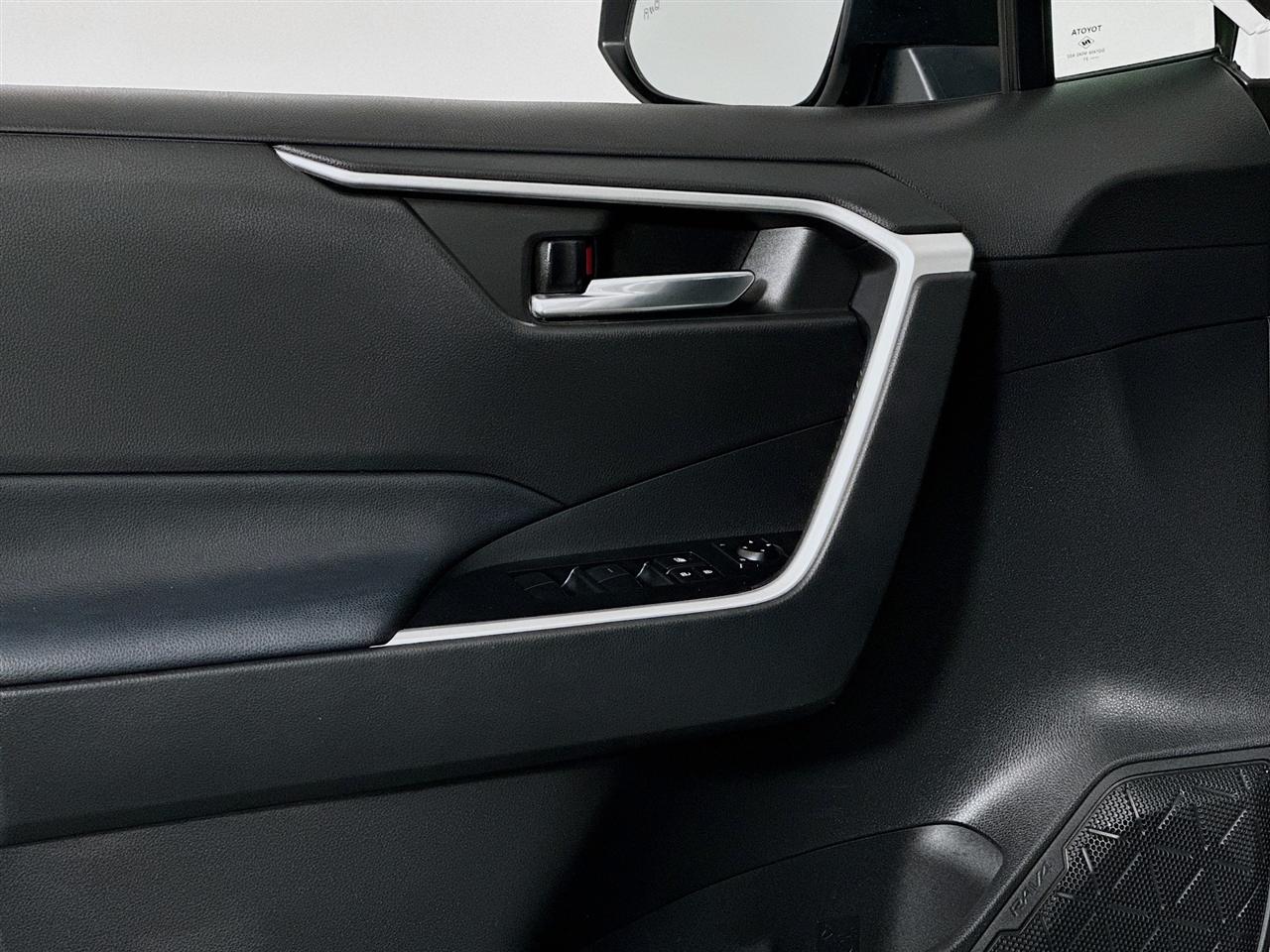 Toyota RAV4 Hybrid XLE AWD (Natl) 2021